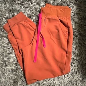 Figs Women Terracotta Joggers (medium)
